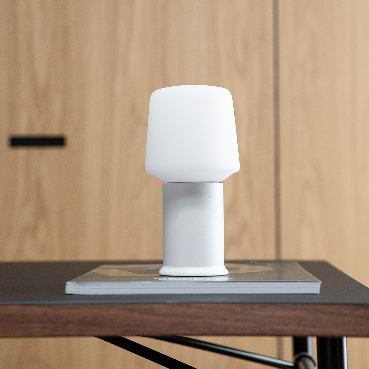 London base for table lamp Intelligent