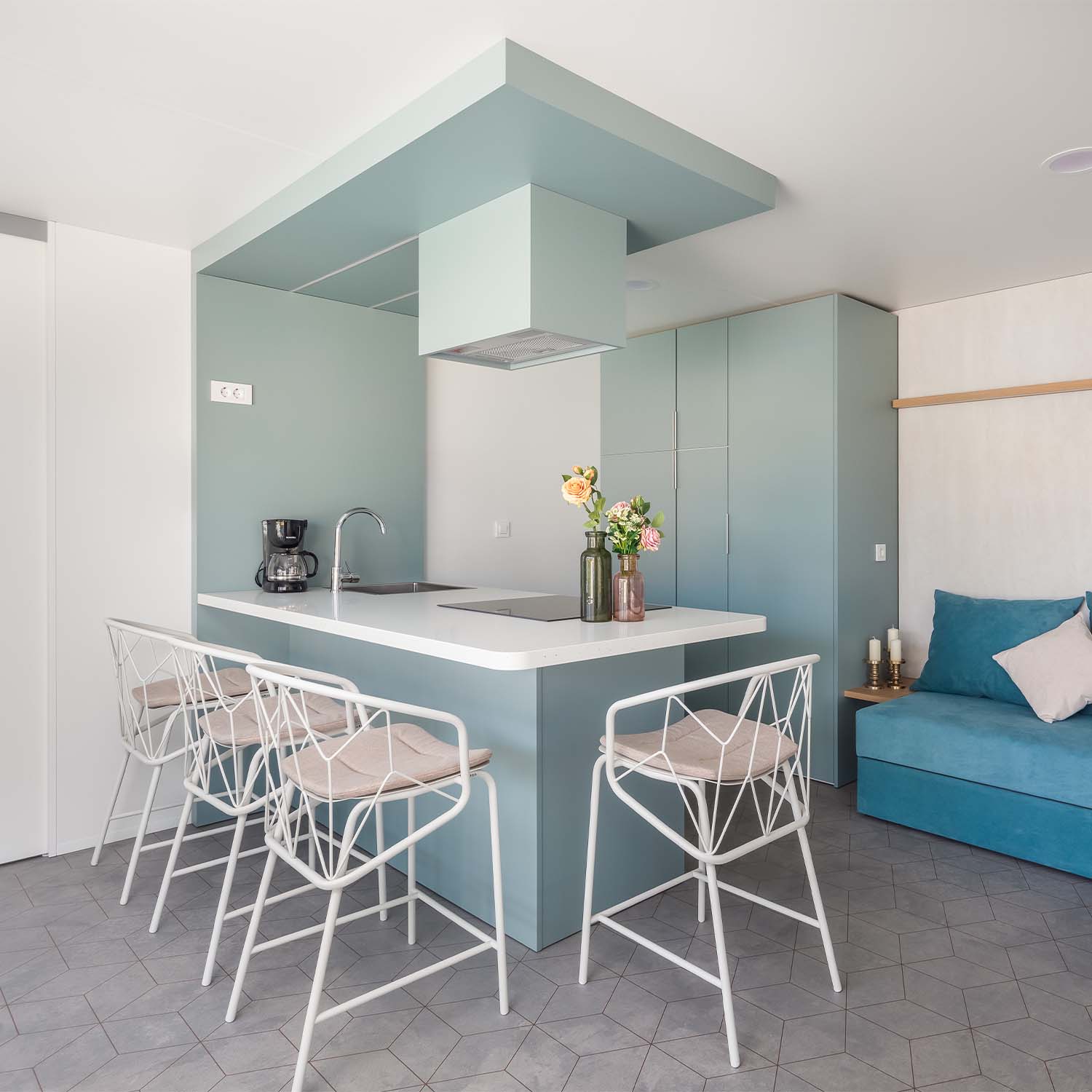 Ataman mesh bar stool