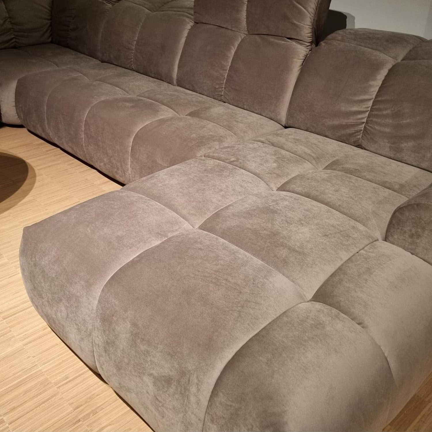 Sedežna garnitura Bullet - eksponat