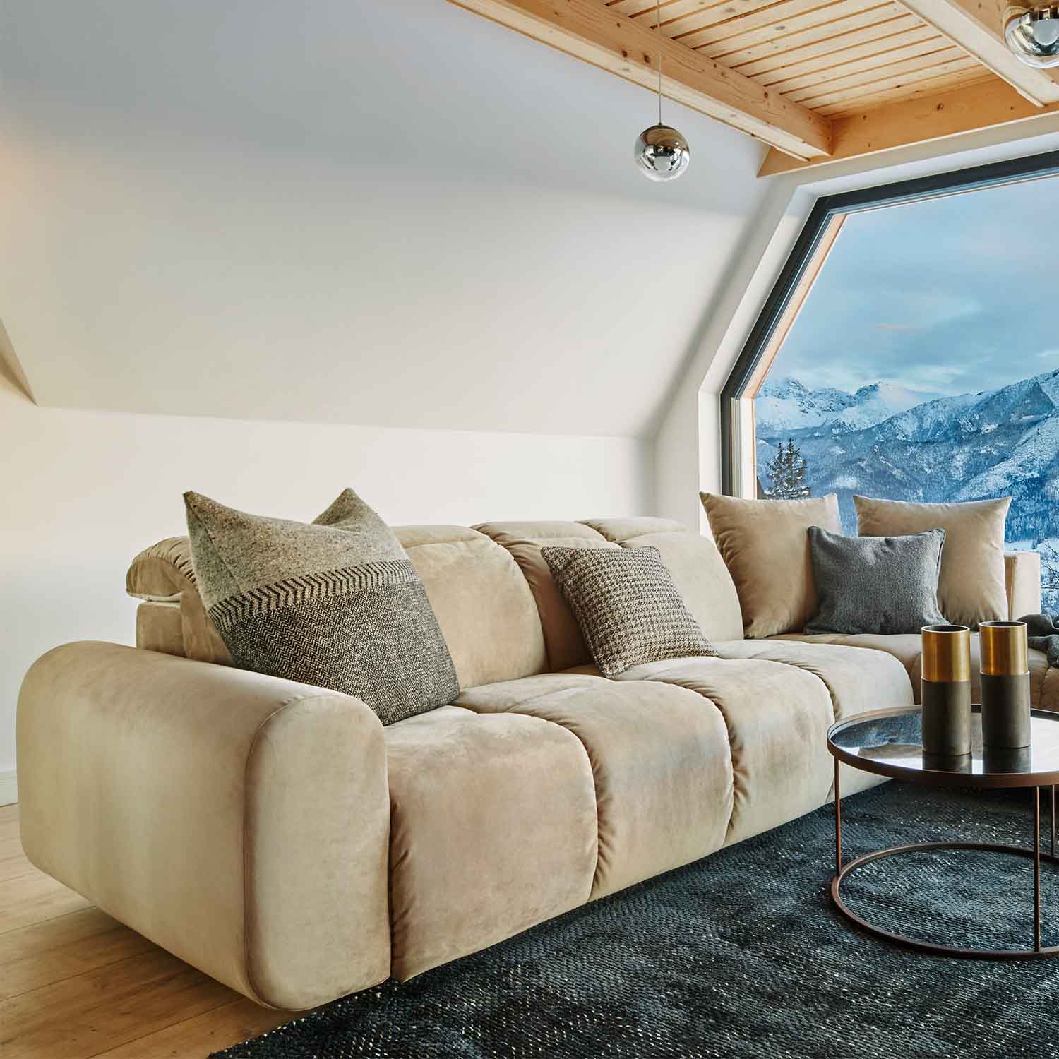 Bullet sofa