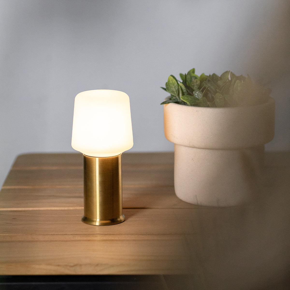 London base for table lamp Intelligent