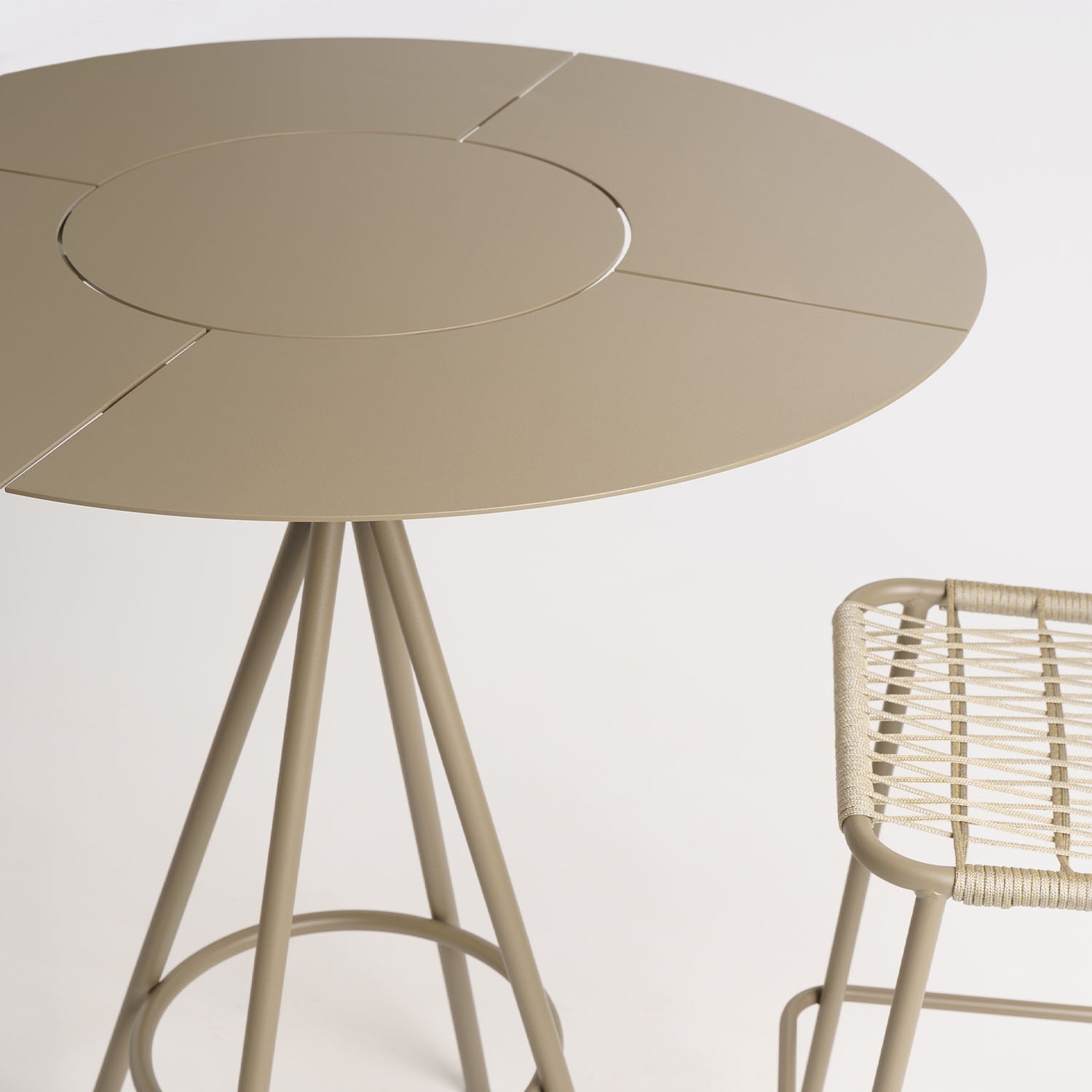 Bianca bar table
