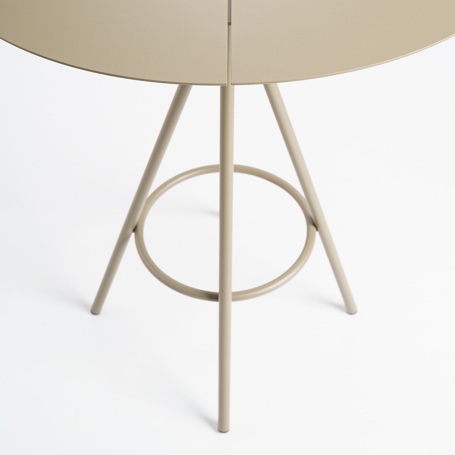 Bianca bar table