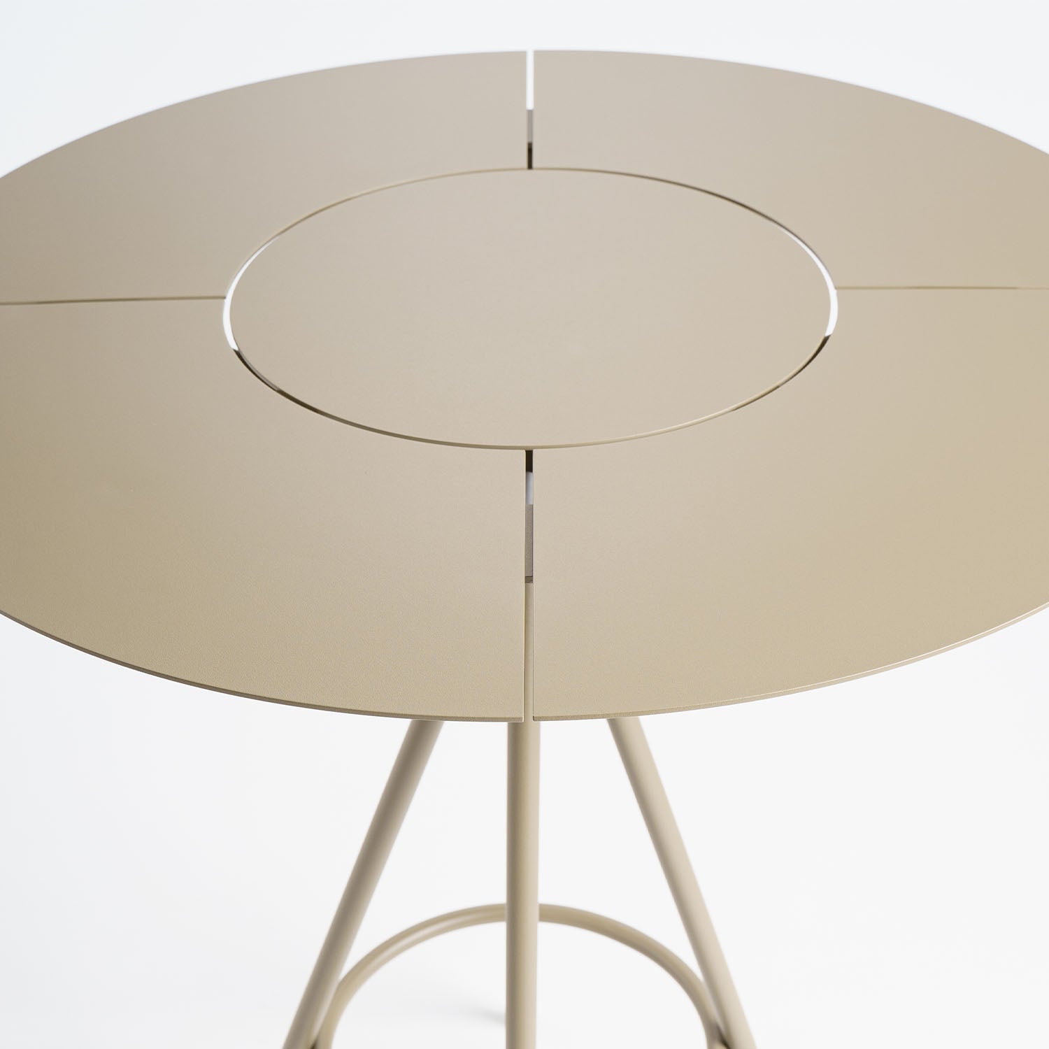 Bianca bar table