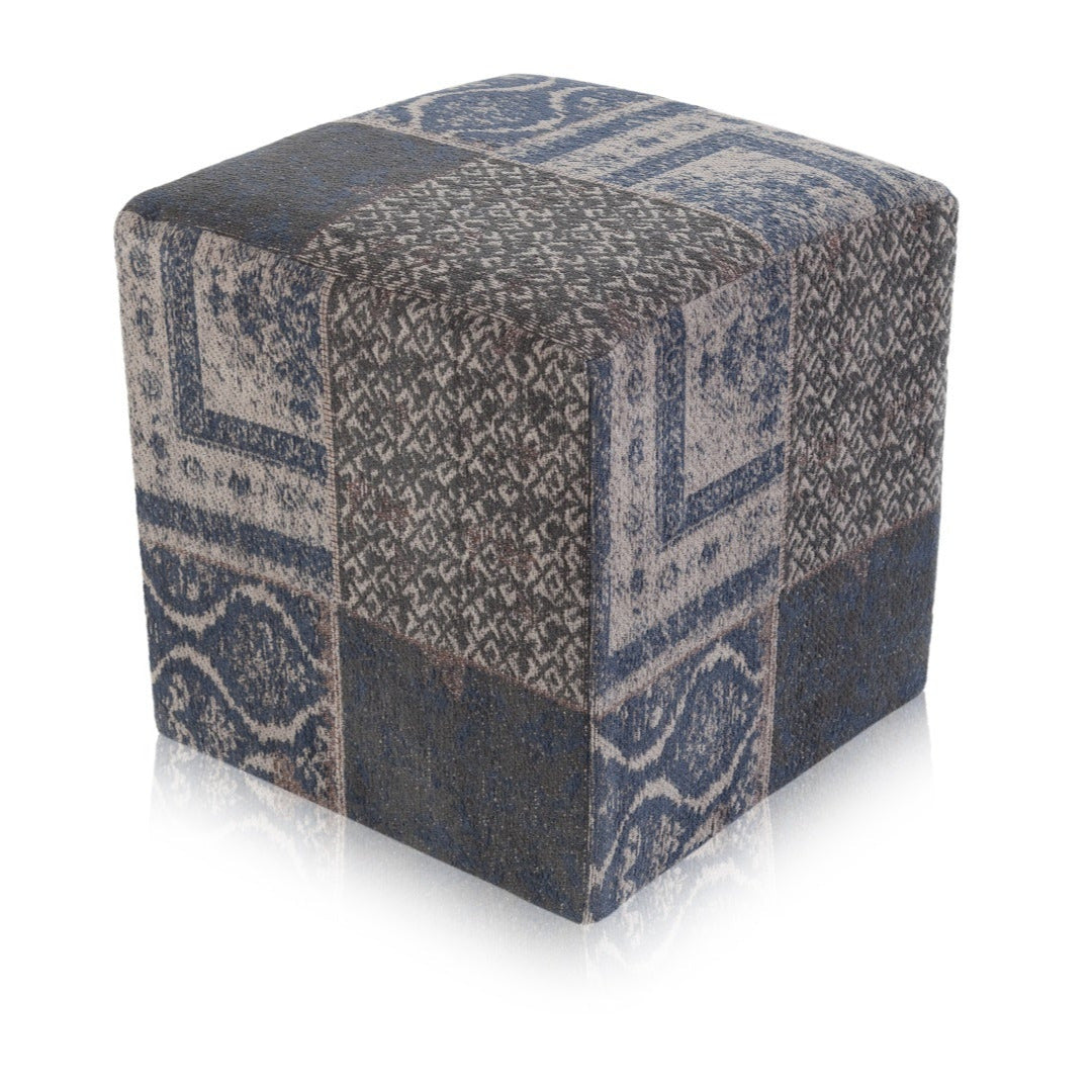Undi pouf - exhibit