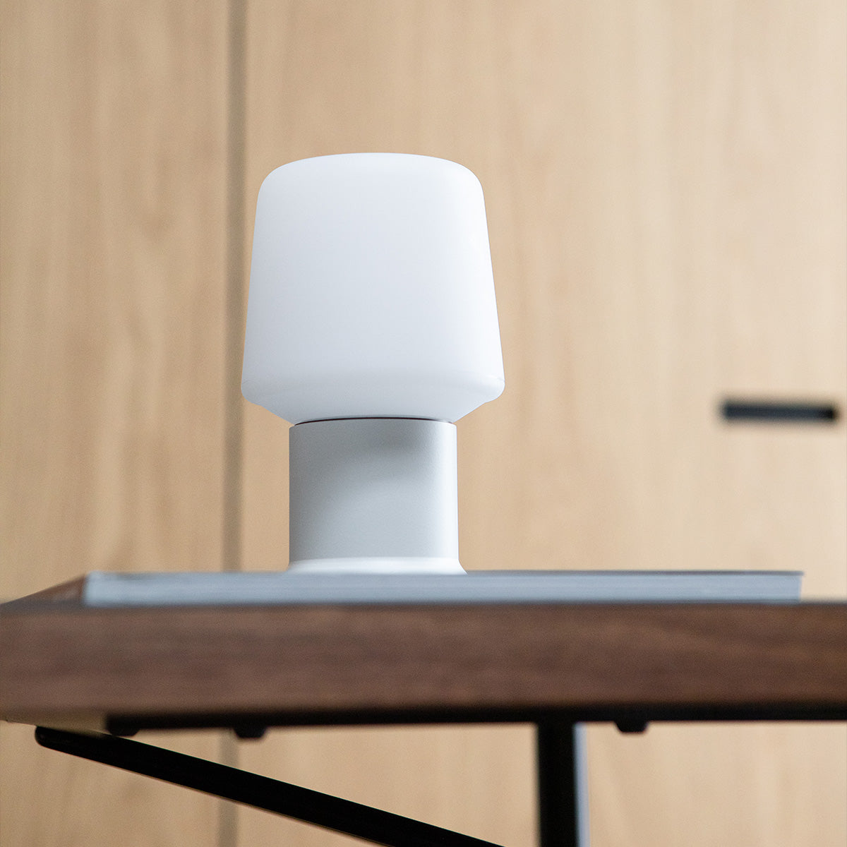 London base for table lamp Intelligent
